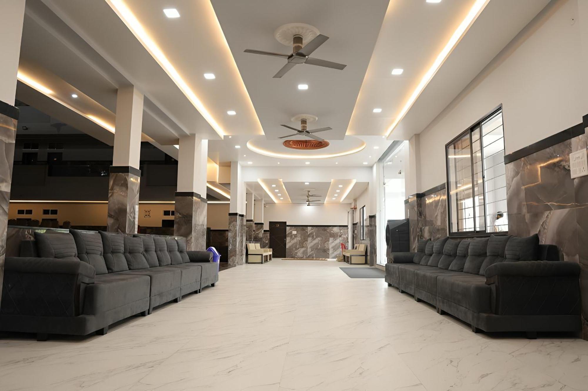 Navkar Palace Hotel & Resort, Sanawad 외부 사진