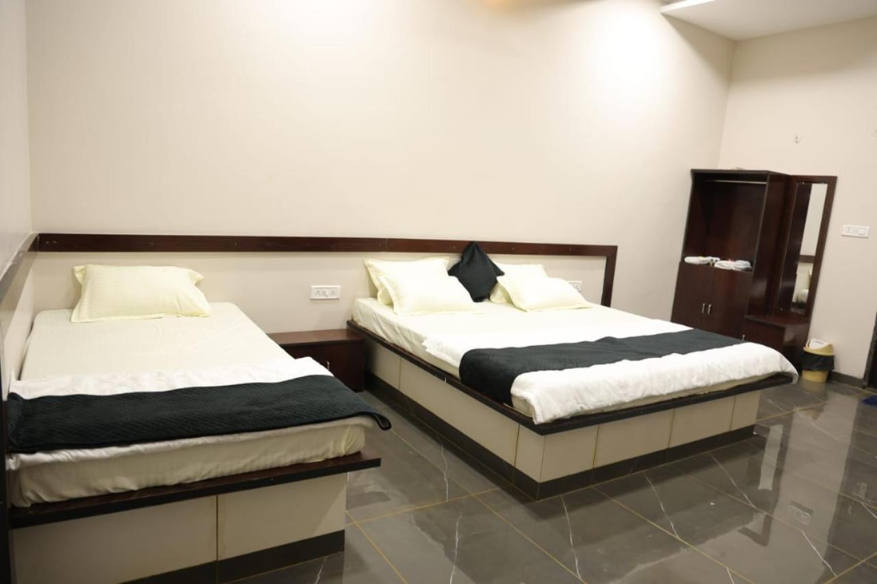 Navkar Palace Hotel & Resort, Sanawad 외부 사진