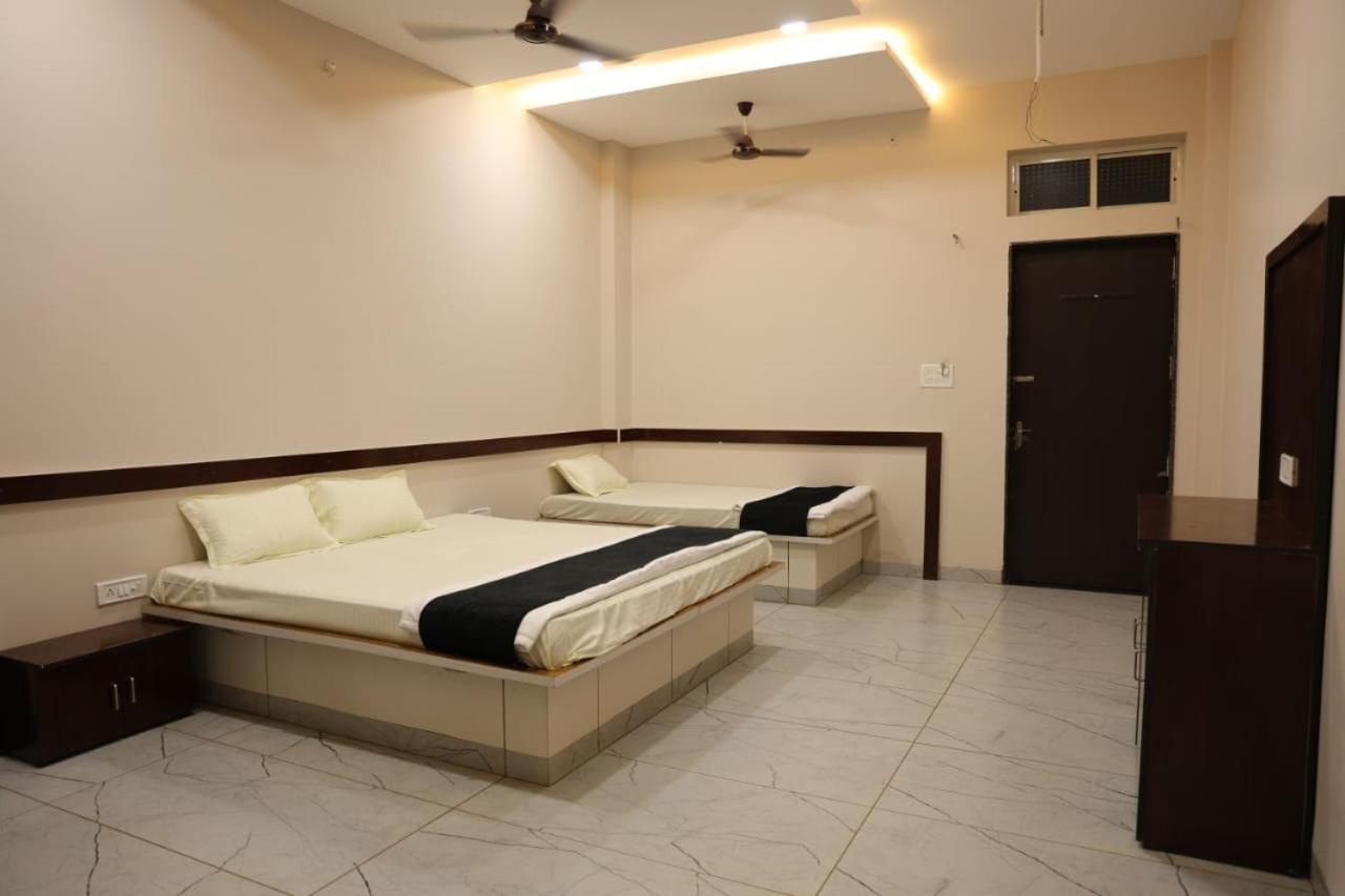 Navkar Palace Hotel & Resort, Sanawad 외부 사진