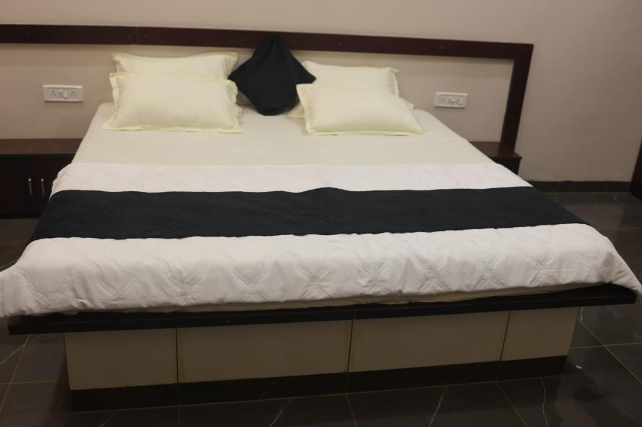 Navkar Palace Hotel & Resort, Sanawad 외부 사진