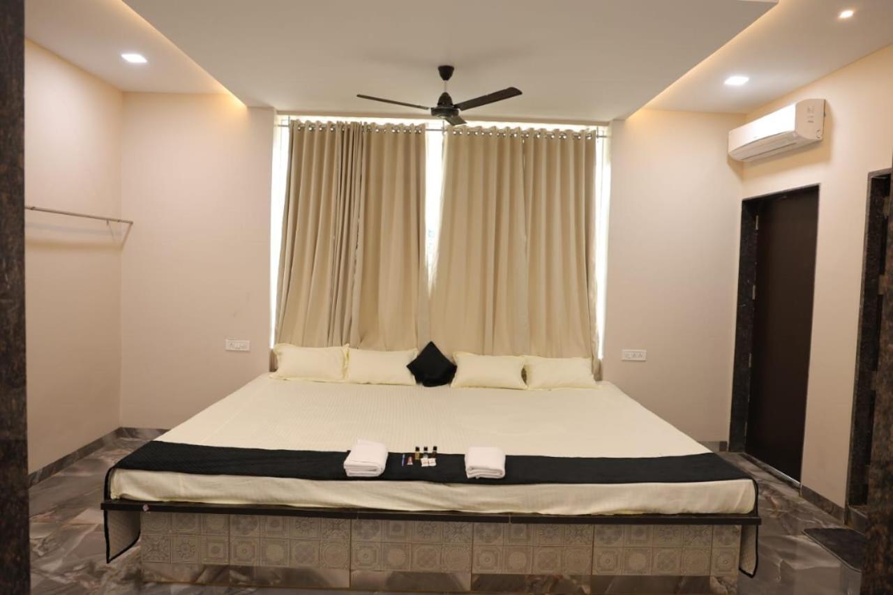 Navkar Palace Hotel & Resort, Sanawad 외부 사진